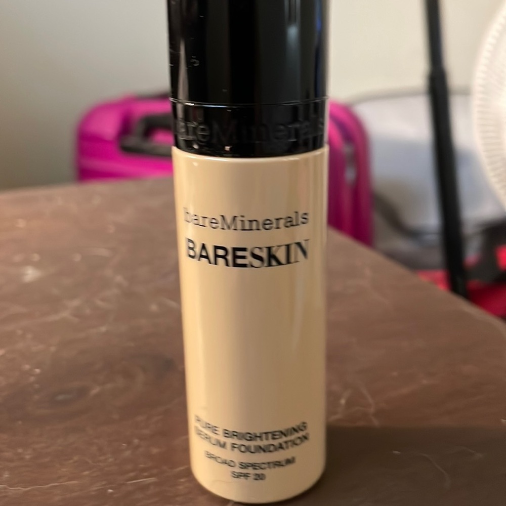 Bare Minerals Bareskin Pure Brightening Serum Foundation in Bare Shell